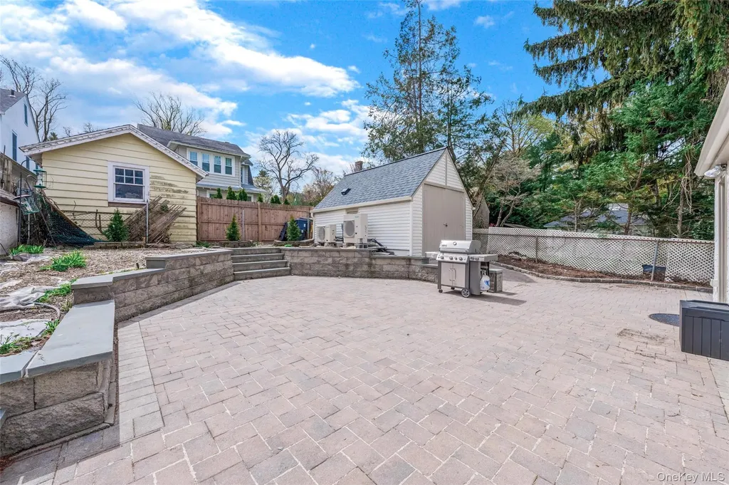 340 Manor Road Douglaston NY 11363