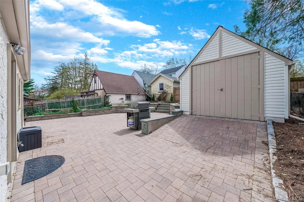 340 Manor Road Douglaston NY 11363