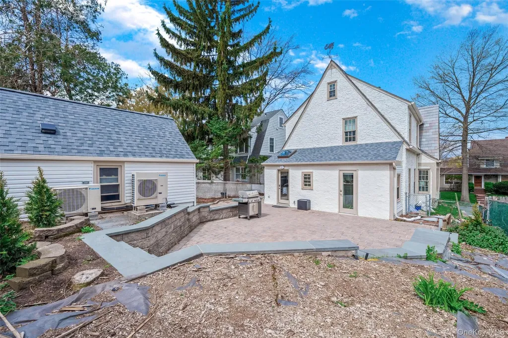 340 Manor Road Douglaston NY 11363