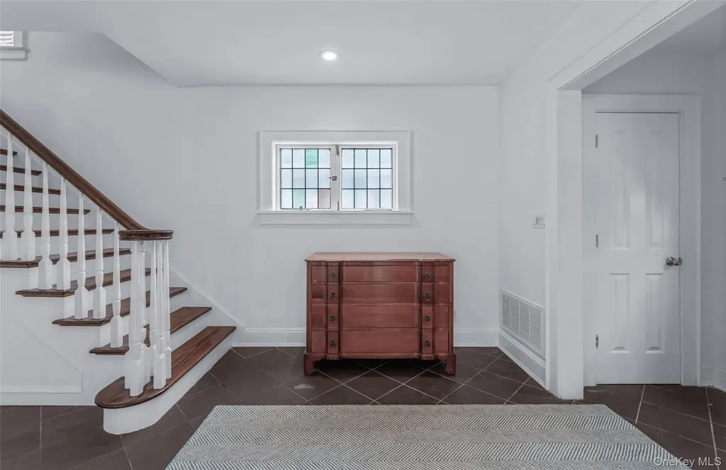 340 Manor Road Douglaston NY 11363