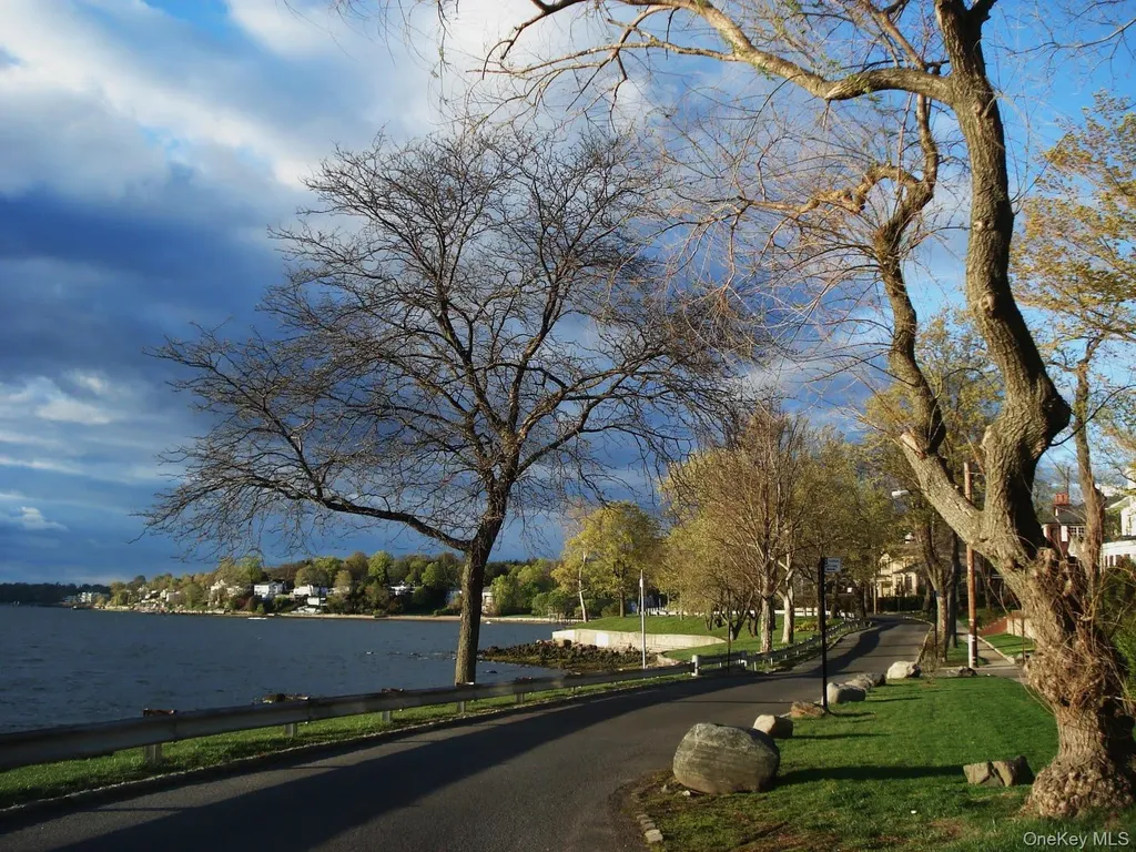 340 Manor Road Douglaston NY 11363