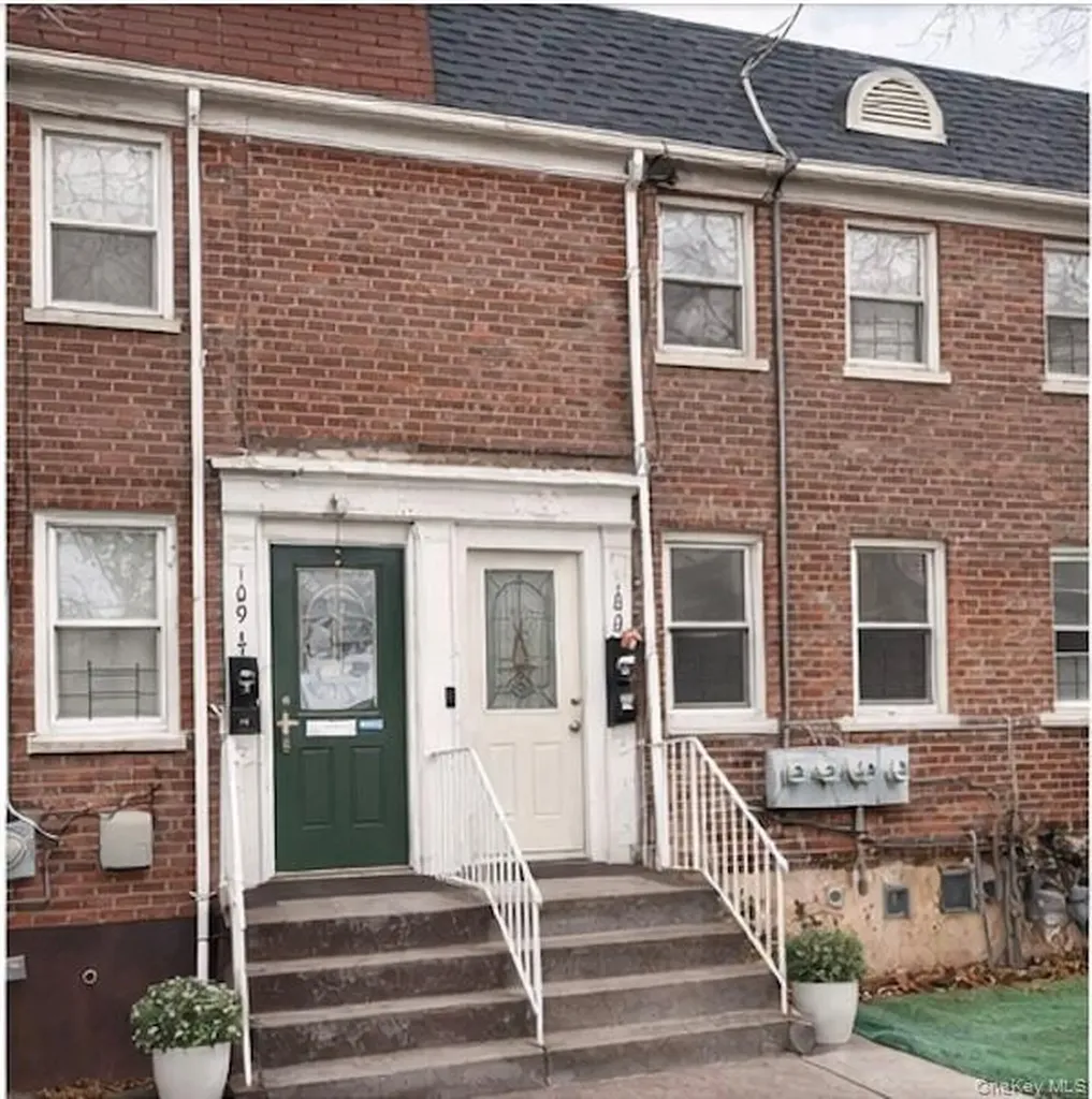 10919 202 Saint Albans NY 11412