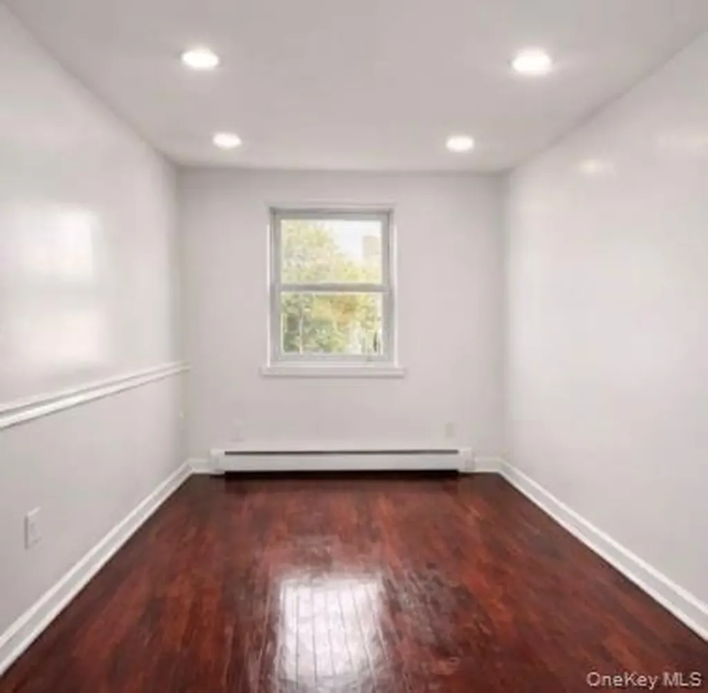 10919 202 Saint Albans NY 11412