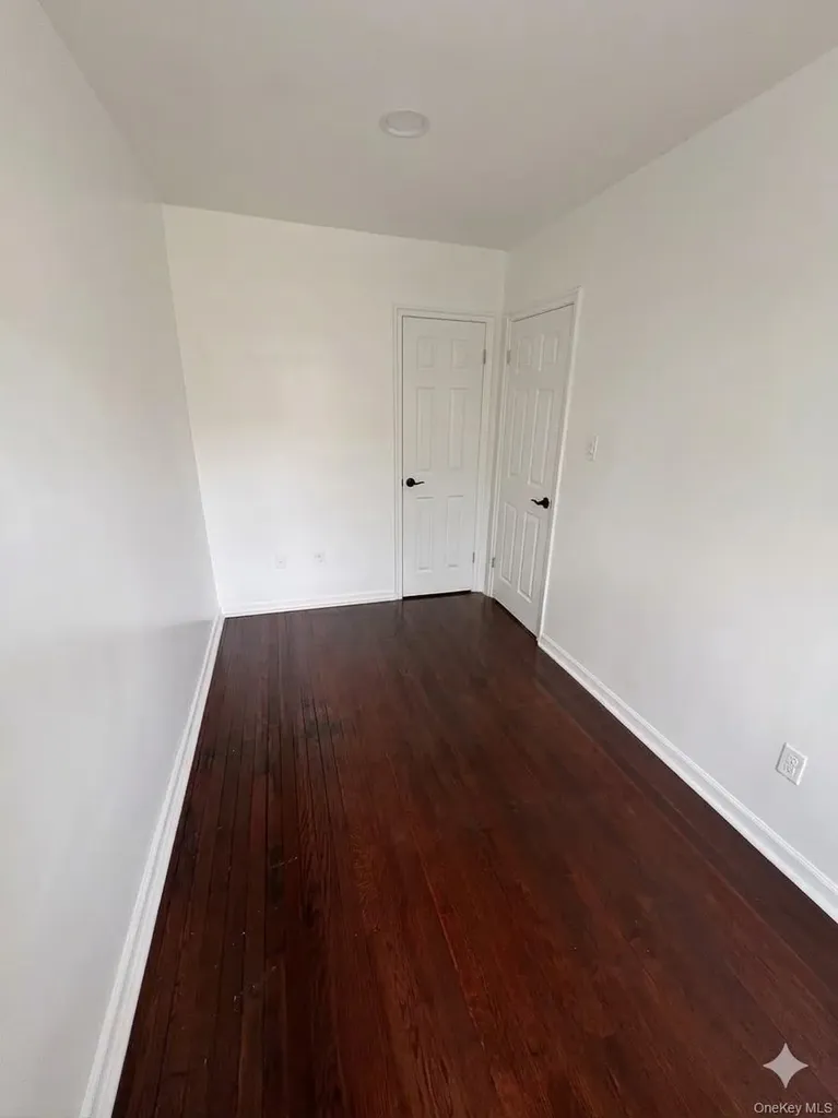 10919 202 Saint Albans NY 11412