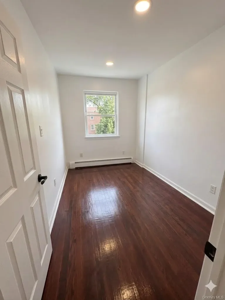 10919 202 Saint Albans NY 11412