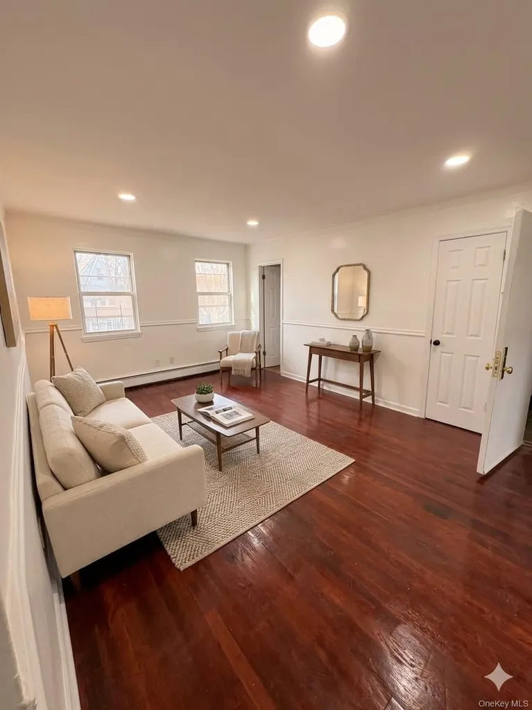 10919 202 Saint Albans NY 11412