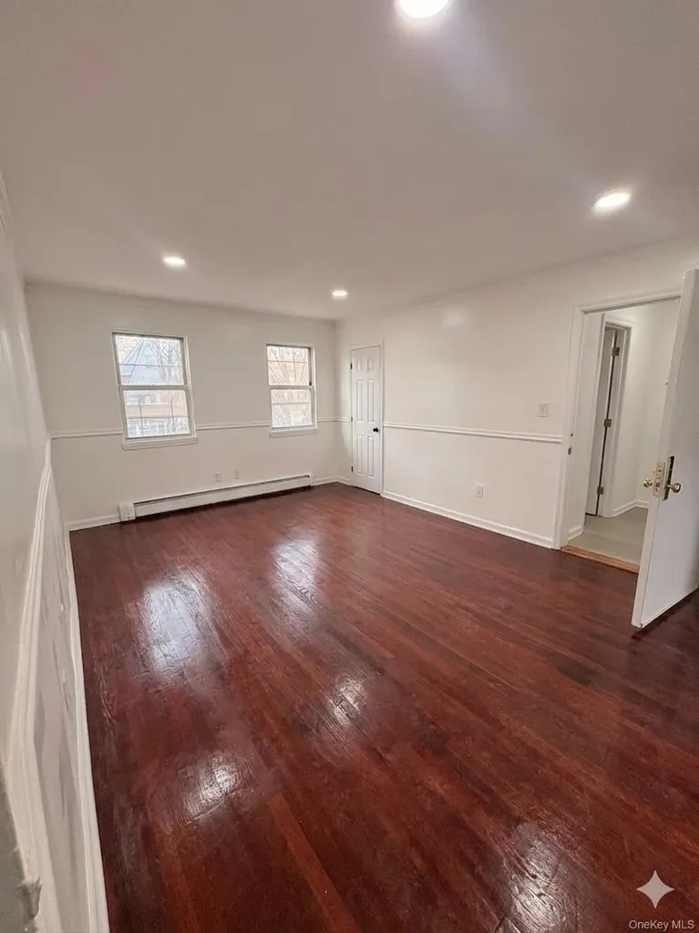 10919 202 Saint Albans NY 11412