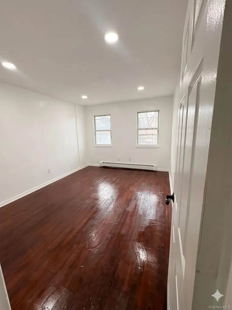 10919 202 Saint Albans NY 11412
