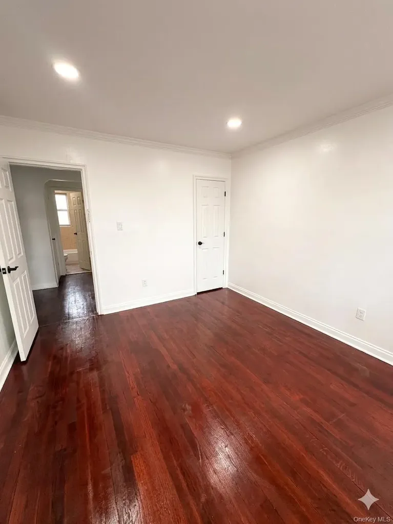 10919 202 Saint Albans NY 11412
