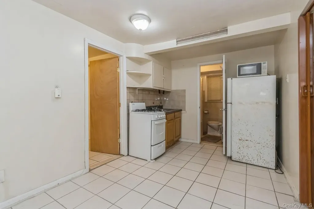 4121 Grace Avenue Bronx NY 10466