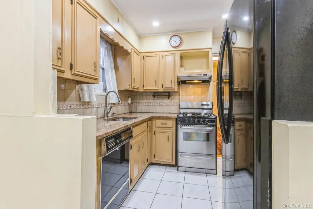 4121 Grace Avenue Bronx NY 10466