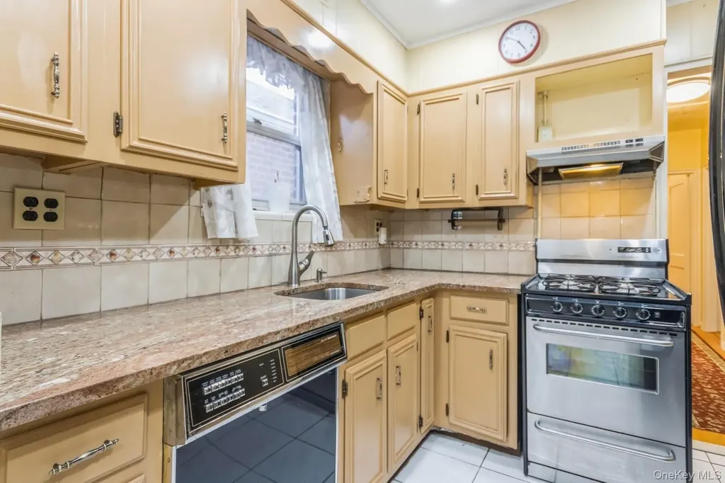 4121 Grace Avenue Bronx NY 10466