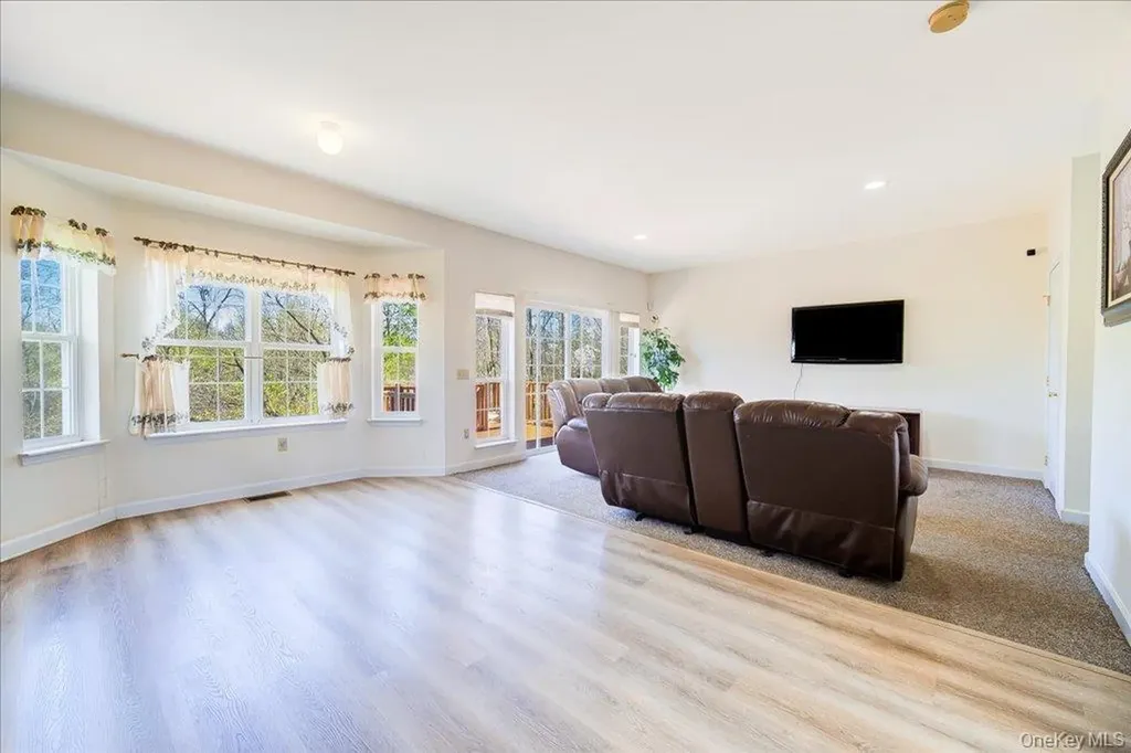 21 Alder Way Wappingers Falls NY 12590