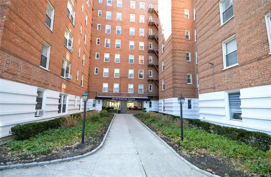 247 Parkview Avenue Bronxville NY 10708