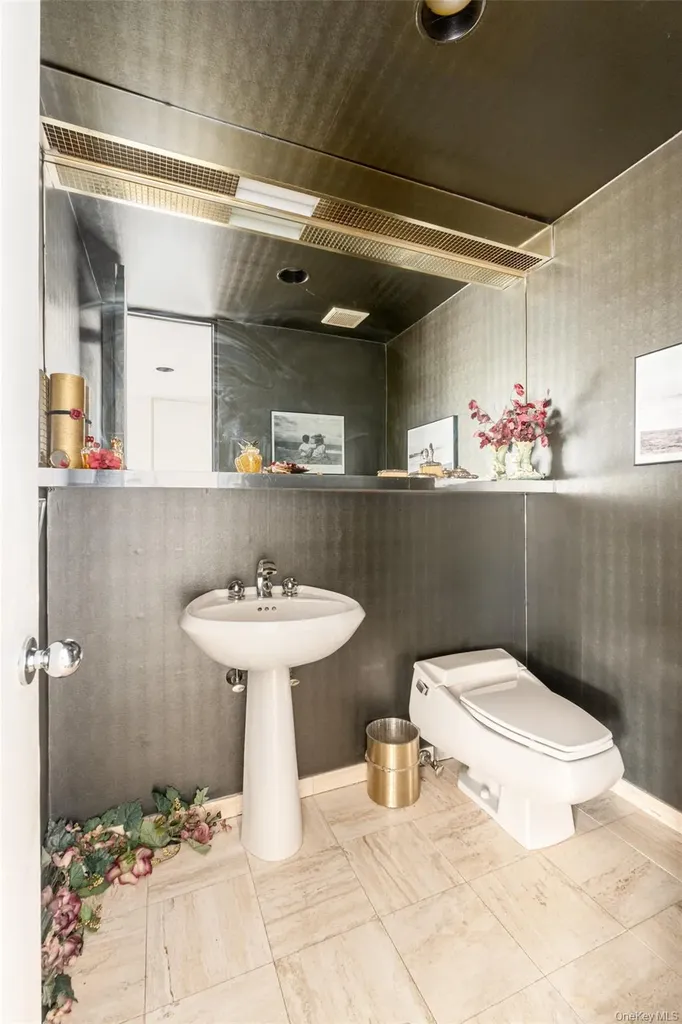 214 Cedar Avenue Hewlett Bay Park NY 11557