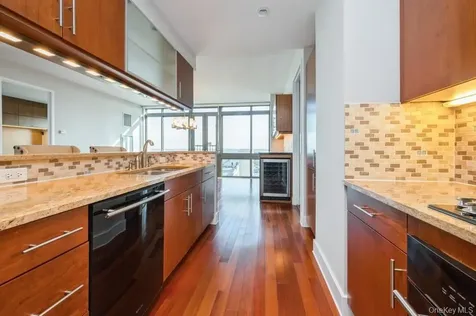 175 Huguenot Street New Rochelle NY 10801