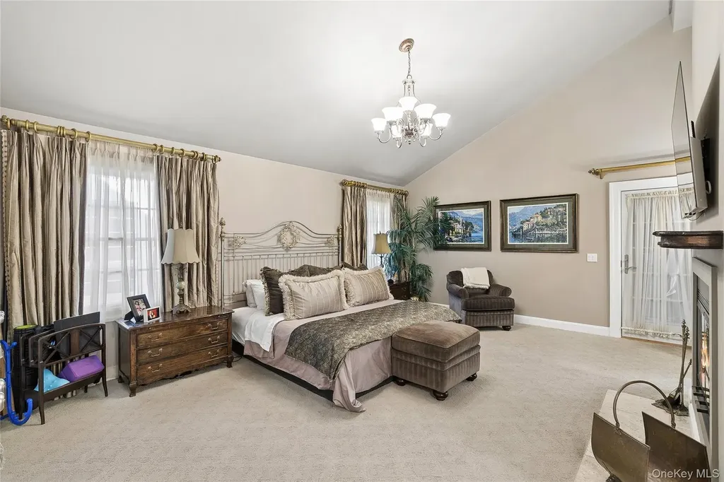 39 Cherry Lane Syosset NY 11791