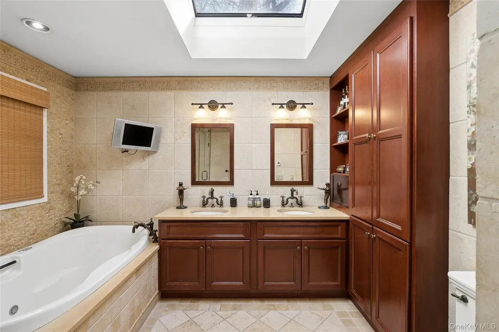 39 Cherry Lane Syosset NY 11791