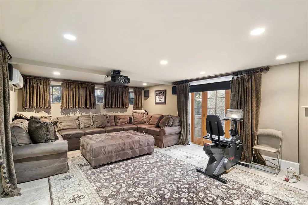39 Cherry Lane Syosset NY 11791