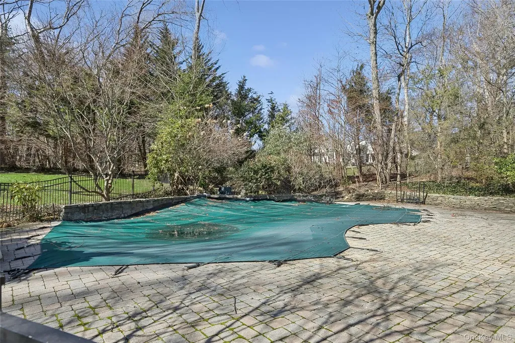 39 Cherry Lane Syosset NY 11791