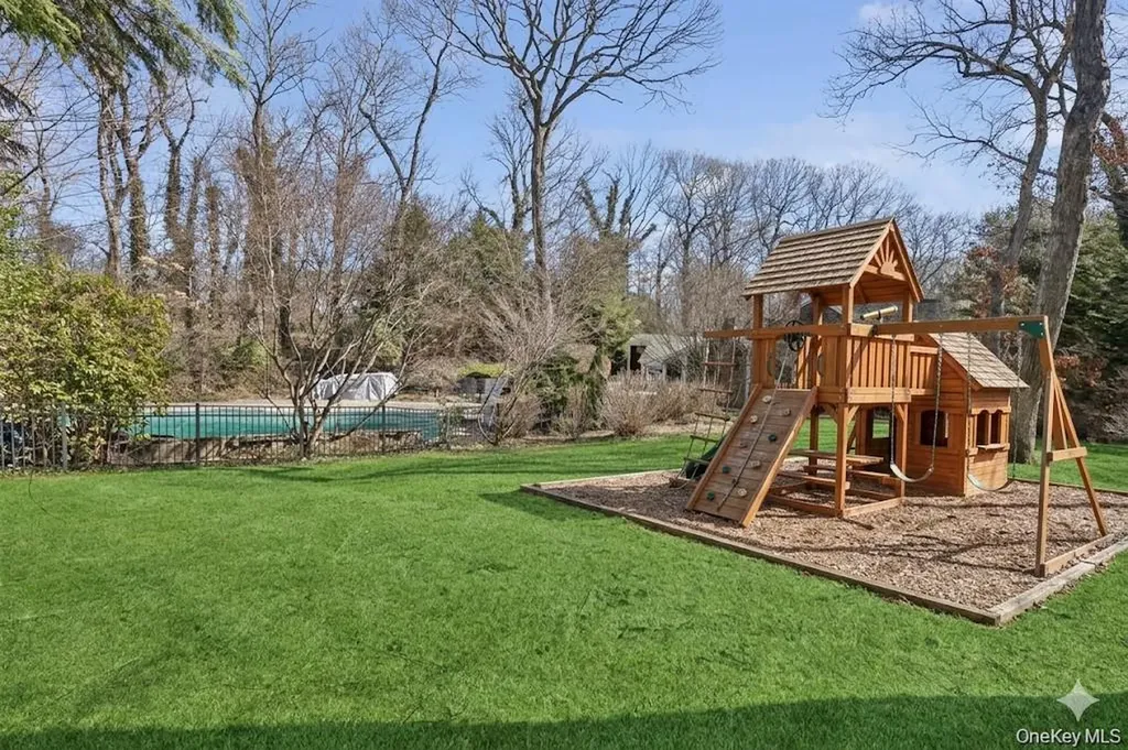 39 Cherry Lane Syosset NY 11791