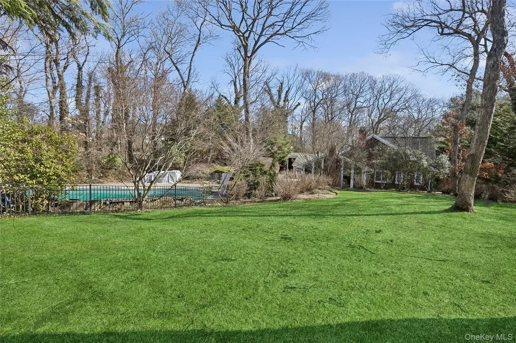 39 Cherry Lane Syosset NY 11791