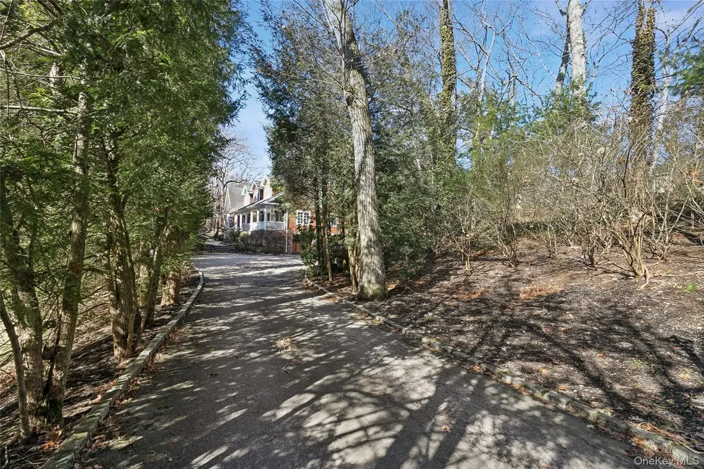 39 Cherry Lane Syosset NY 11791