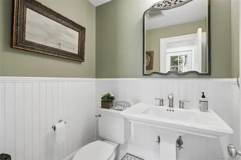 39 Cherry Lane Syosset NY 11791