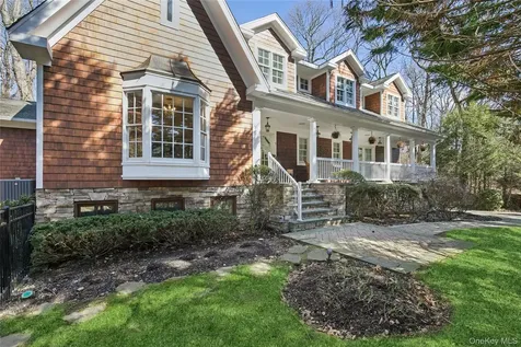 39 Cherry Lane Syosset NY 11791
