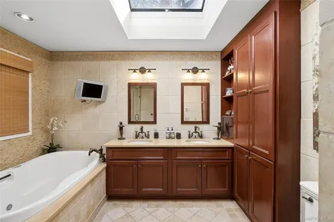 39 Cherry Lane Syosset NY 11791