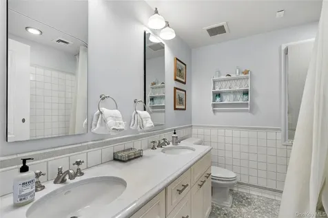 39 Cherry Lane Syosset NY 11791