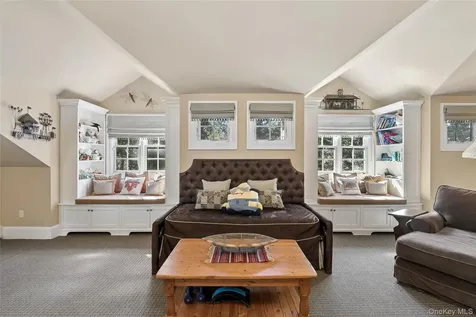 39 Cherry Lane Syosset NY 11791
