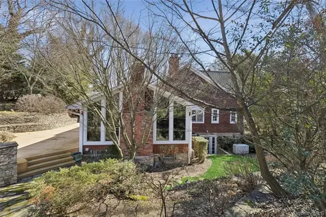 39 Cherry Lane Syosset NY 11791