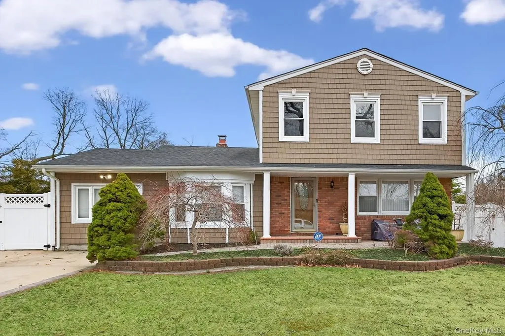 11 Dorchester Drive Coram NY 11727