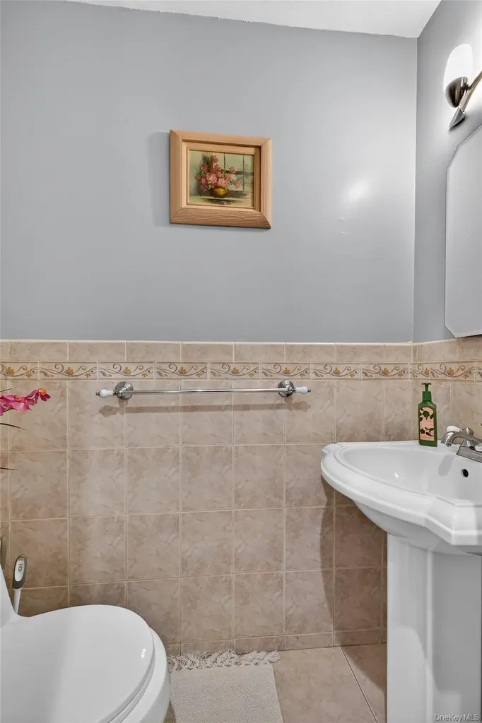 11 Dorchester Drive Coram NY 11727
