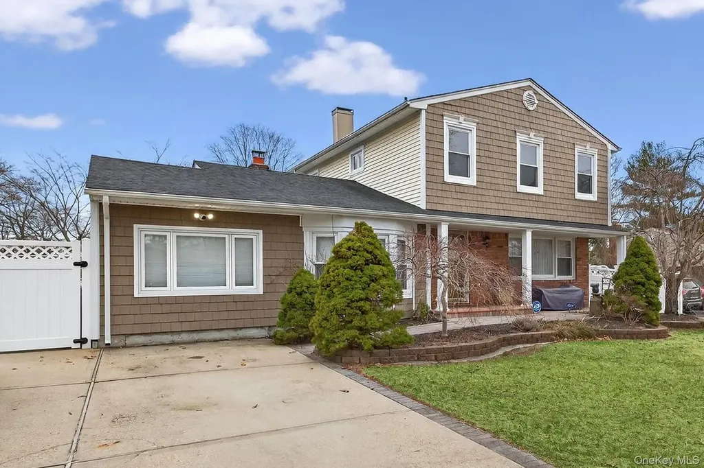 11 Dorchester Drive Coram NY 11727