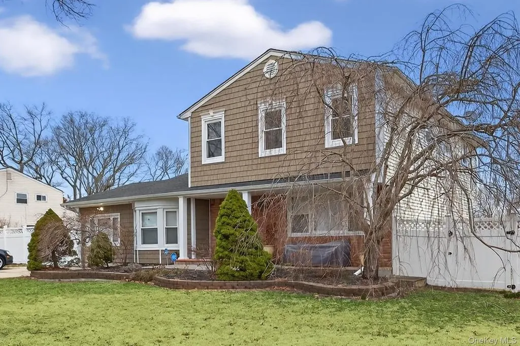 11 Dorchester Drive Coram NY 11727
