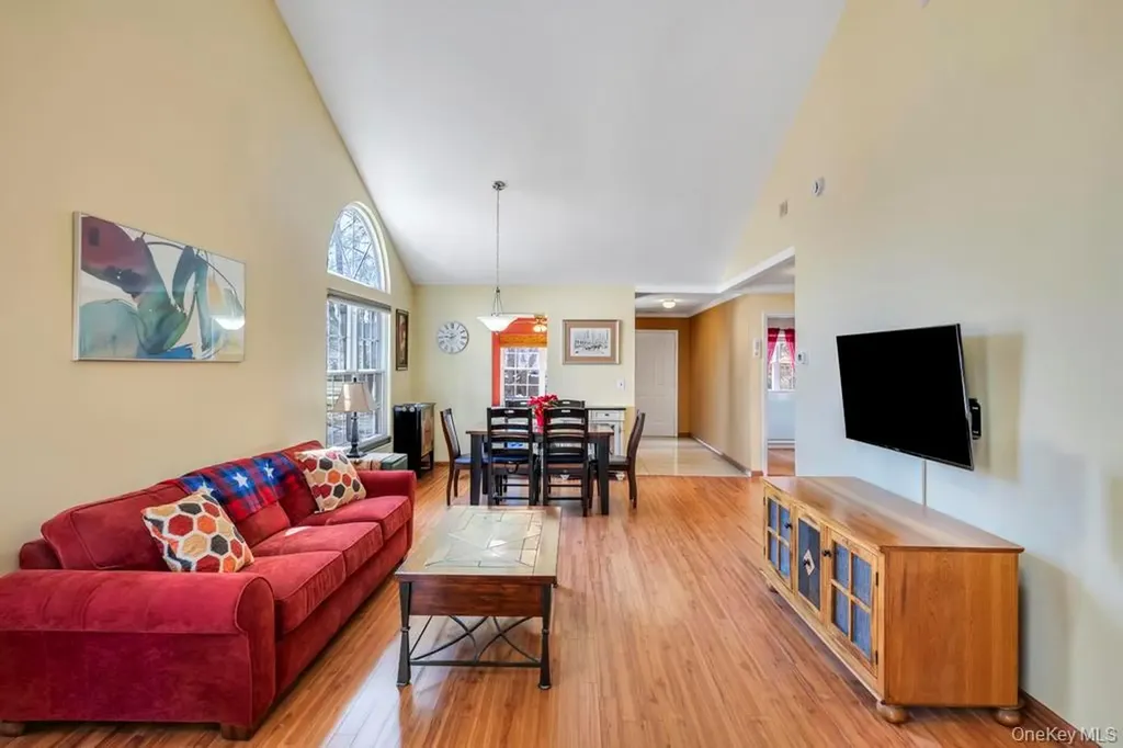 13 Mallard Path Coram NY 11727