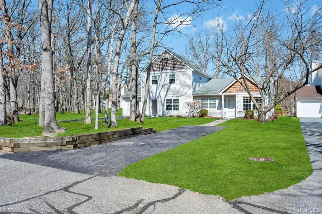 13 Mallard Path Coram NY 11727