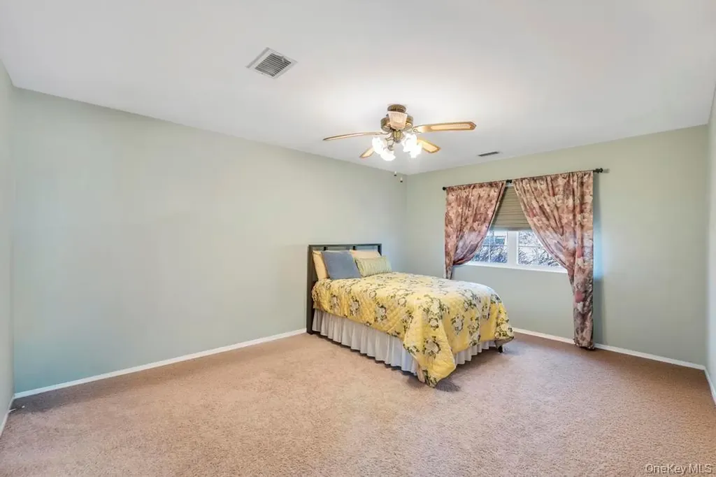 13 Mallard Path Coram NY 11727