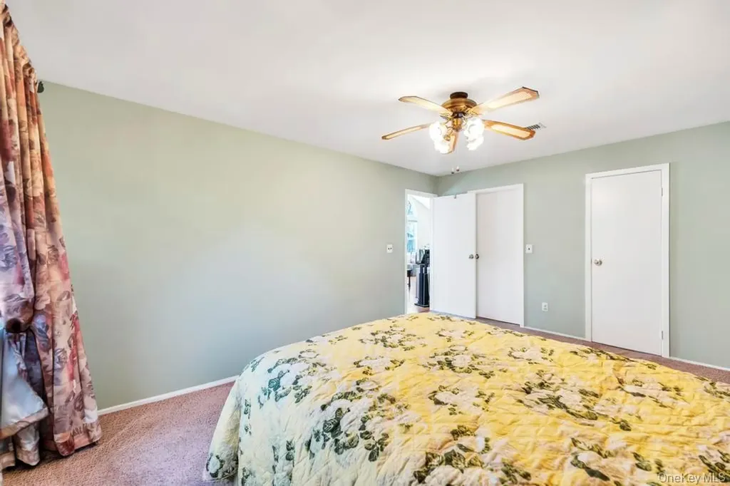 13 Mallard Path Coram NY 11727
