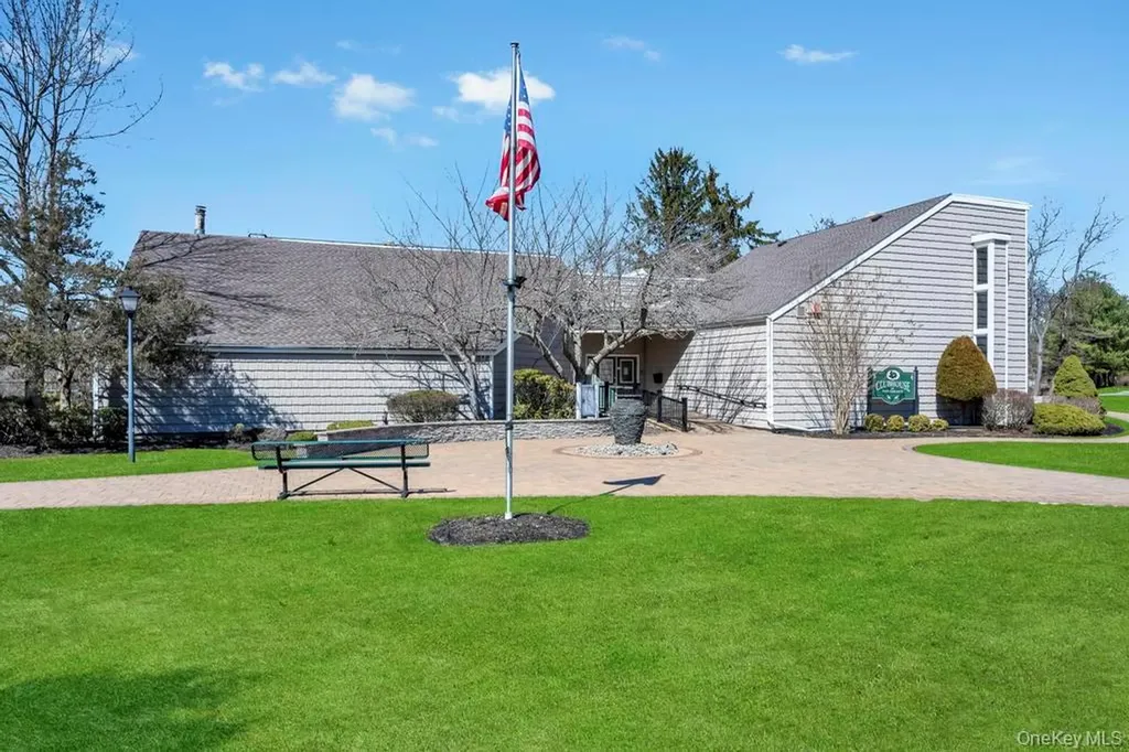 13 Mallard Path Coram NY 11727