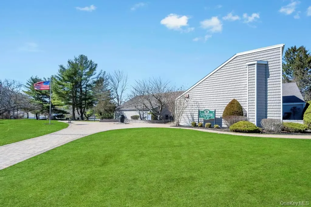 13 Mallard Path Coram NY 11727