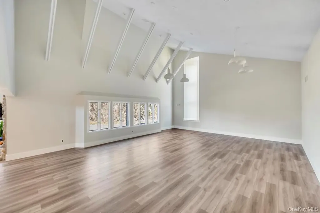 13 Mallard Path Coram NY 11727