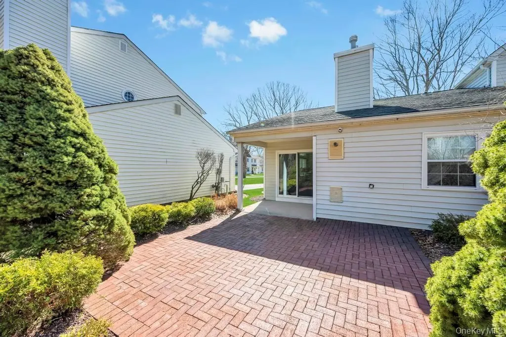 13 Mallard Path Coram NY 11727