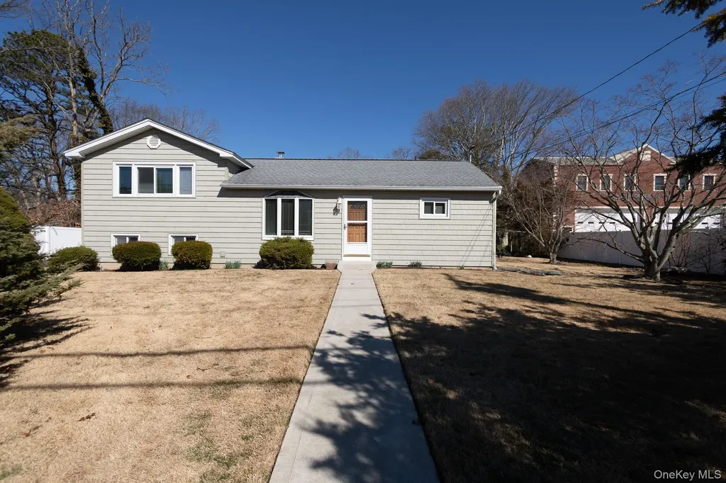 341 Manhattan Boulevard Islip Terrace NY 11752