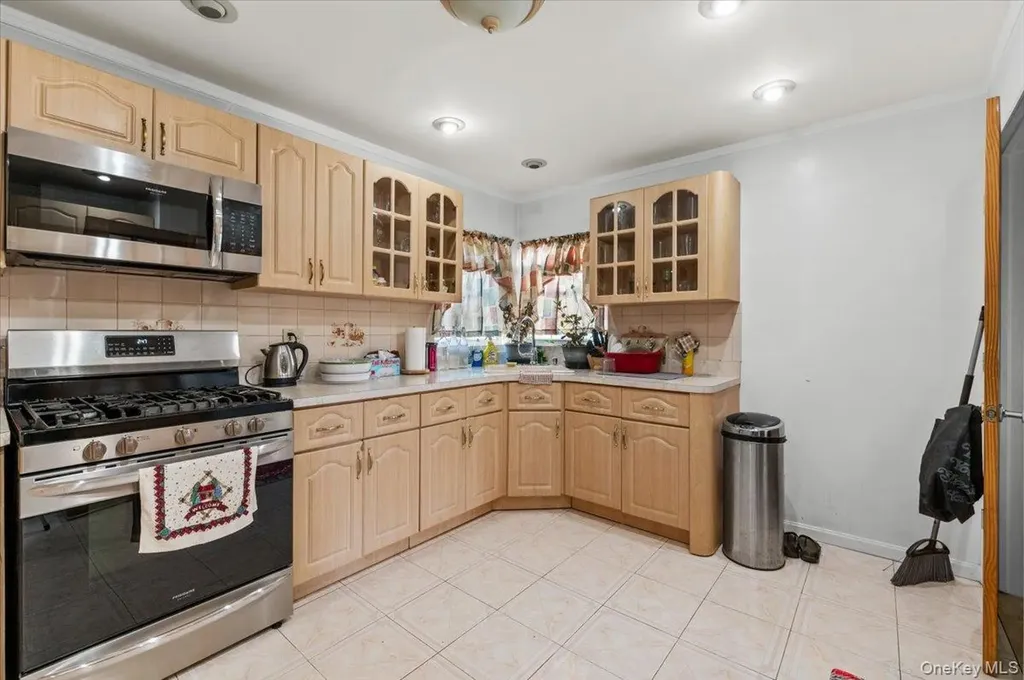 55 Harriet Avenue Hempstead NY 11550