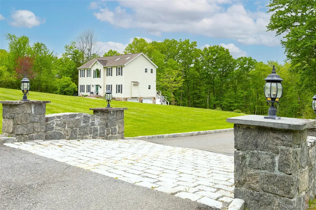 12 Broadview Lane Red Hook NY 12571