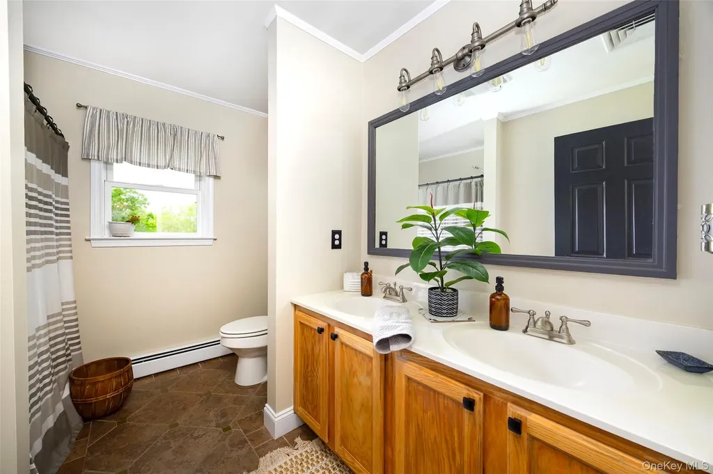 12 Broadview Lane Red Hook NY 12571