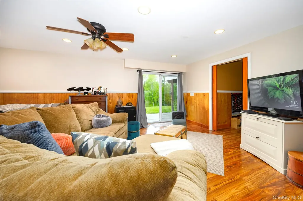 12 Broadview Lane Red Hook NY 12571